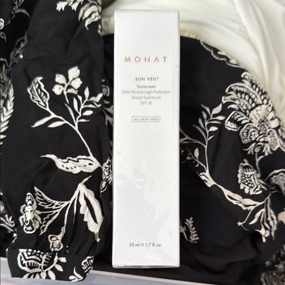 Monat Sun Veil Sunscreen - White